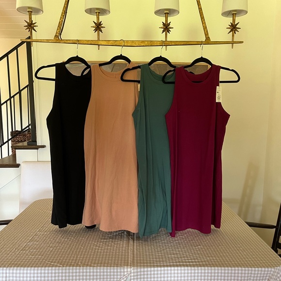 Set of 4 Sleeveless Dresses - Picture 2 of 3